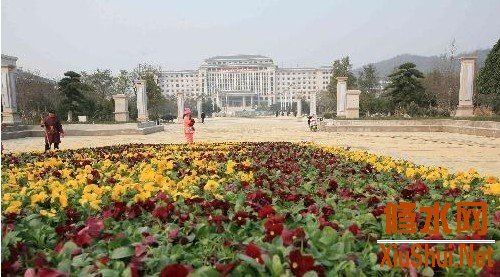 文化广场占地7万平方米。2012年9月开工,12月30日竣工。市民广场人防工程建筑面积约1万平方米,由下沉式广场、人员掩蔽所、物资库、疏散通道、车库等组成,总投资约5500万元。2012年4月开工,9月竣工。